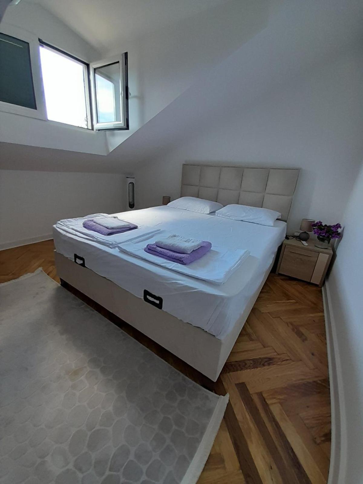 Filip - Zgrada Jolly Apartment Budva